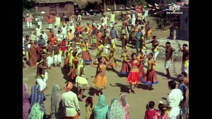 Sona Hai Chandi Hai /  Resham Ki Dori 1974 / Dharmendra , Asha Bhosle