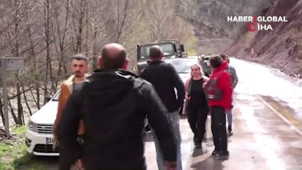 Tunceli'de yürek yakan olay: Otomobil çaya uçtu, akıntıya kapılan 3 genç kayboldu