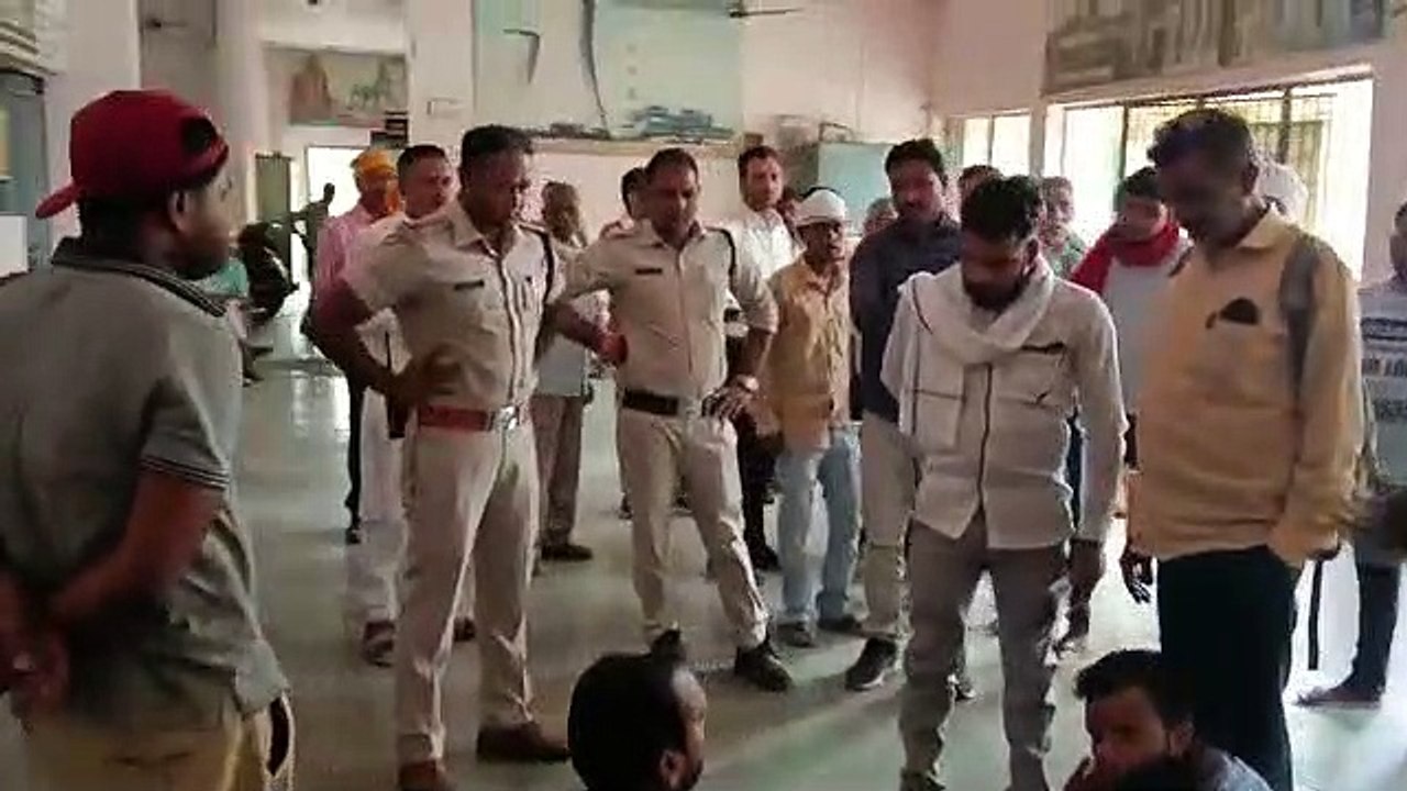 Dharna in Tehsil premises demanding removal of liquor shop from ward