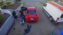 Homem enfrenta quatro ladres e consegue sozinho evitar que lhe roubem o carro