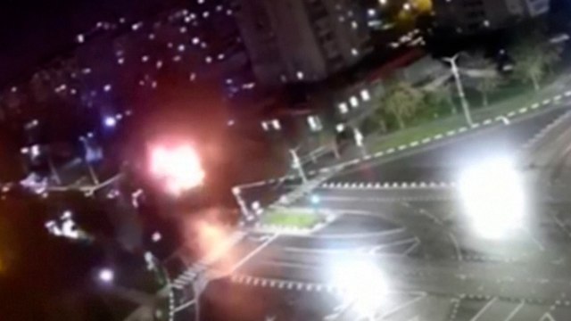 Chute de munition d’un avion de combat russe : les images de l’explosion qui a fait 2 blessés