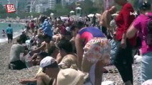 Antalya sahili bayramın ilk gününde doldu