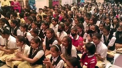 खड़ताल और मोर चंग पर निंबूड़ा-निंबूड़ा गाकर जमाया रंग