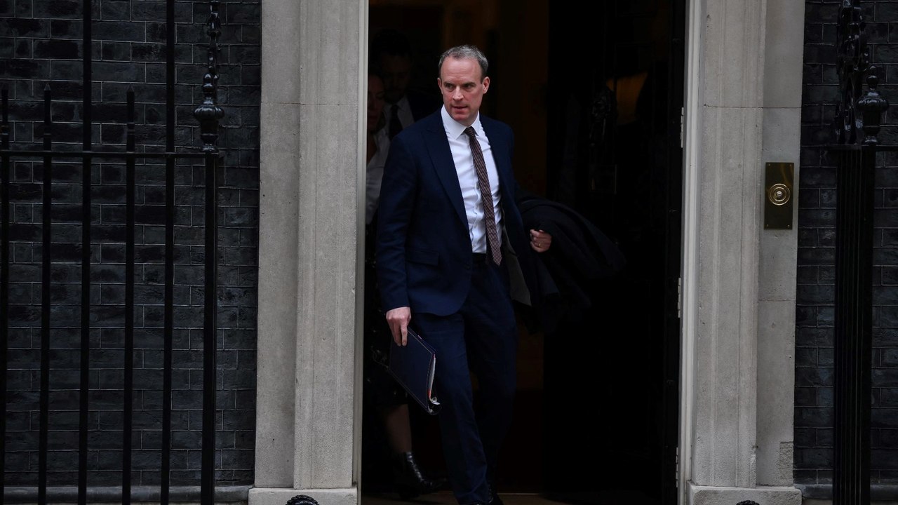 Dimitió Dominic Raab