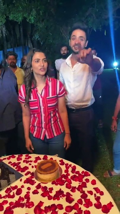 aditidevsharma junto al cast de Katha Ankahee celebran 100 capítulos al aire de la novela india - Instagram live