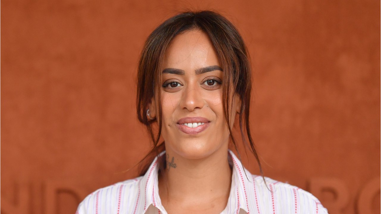 Voici - "Il faut bosser" : Amel Bent se confie sur la possible participation de sa fille à The Voice Kids