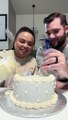 Casal encomenda bolo para revelação do sexo do bebé e é surpreendido