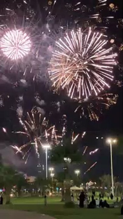 ابتهاجًا بالعيد.. الألعاب النارية تضيء سماء جازان