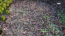 الصلاة في البانيا ومئات الالاف يؤدون صلاة العيد
