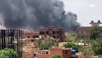 تصاعد أعمدة الدخان من مقر مليشيا الدعم السريع إثر استهدافه من قبل الجيش السوداني