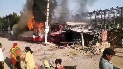 दो बसें जलाईं, चार दिन में चौथी बस फूंकी