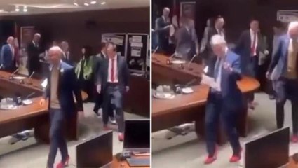 Kanada'da erkek milletvekillerinden kadına yönelik şiddete karşı dikkat çeken protesto! Pembe topuklu ayakkabı giyip yürüdüler