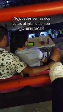 Joven asiste a concierto de Alejandro Sanz para ver el partido de Alianza