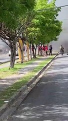 Quema de neumáticos en SFM en apoyo al paro programado en el Cibao