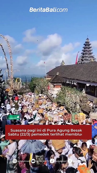 Suasana pagi ini di Pura Agung Besakih, Sabtu (22/3) pemedek terlihat membludak