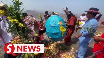 Shamans in Peru mark Earth Day with ritual for Pachamama