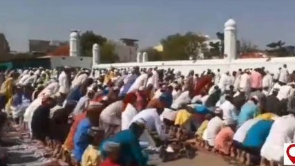 खंडवा: 40 मस्जिदों में एक साथ हुई नमाज अदा, अमन चैन के लिए उठे हजारों हाथ