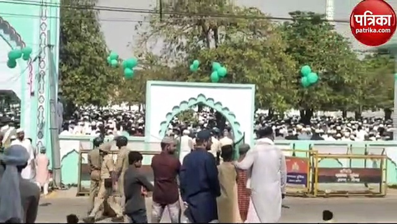 Gonda News : अदा की गई ईद की नमाज, अमन चैन के लिए मांगी गई दुआएं, पुलिस ने यहां नहीं दी अनुमति