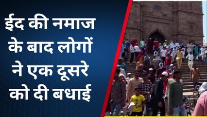 जौनपुर: ईद की नमाज के बाद लोगों ने दी एक दूसरे को बधाई,देखें ख़ास खबर