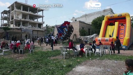 أطفال سوريون يحتفلون بالعيد في مدينة ملاهٍ شُيدت وسط حطام الزلزال