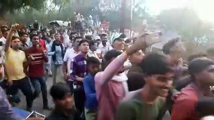 अंधेरे का फायदा उठाकर छेड़छाड़ करना पड़ा महंगा, भरे बाजार निकला जुलूस