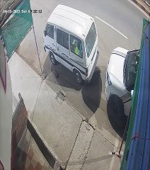 मारुति वैन चोरी का सीसीटीवी लाइव वीडियो वायरल