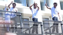 Eid 2023: Shahrukh Khan With Son AbRam के साथ Mannat Balcony से दी Fans को Eidi FULL VIDEO | Boldsky