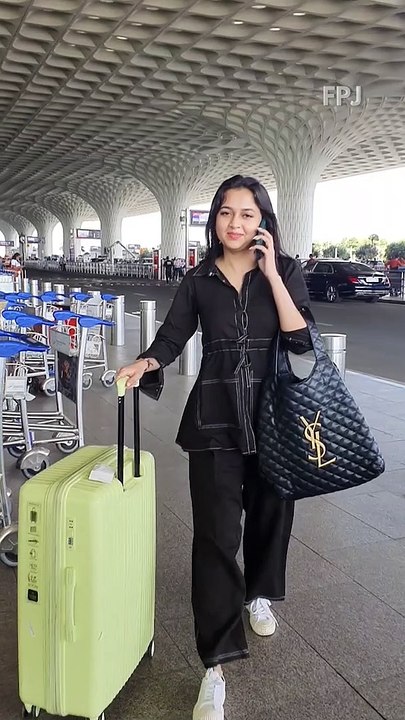 Tejasswi Prakash Wishes Paps Eid Mubarak at Mumbai Airport!
