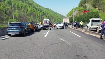 ANADOLU OTOYOLU'NDA 4 ARACIN KARIŞTIĞI ZİNCİRLEME KAZA