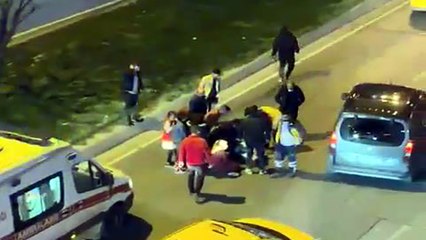 Kamyonetin kasasından düşüp yaralandı