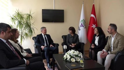 Скачать видео: Hdp, Gelecek Partisi ve CHP ile Bayramlaştı... Hdp'li Özcan: 