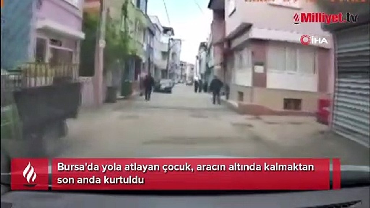 Yola atlayan çocuk aracın altında kalmaktan son anda kurtuldu