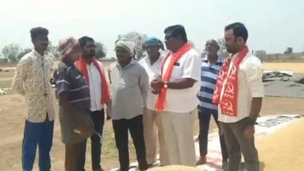 కరీంనగర్: ధాన్యం కొనుగోలు కేంద్రాలపై ఎందుకు ఇంత అశ్రద్ధ?