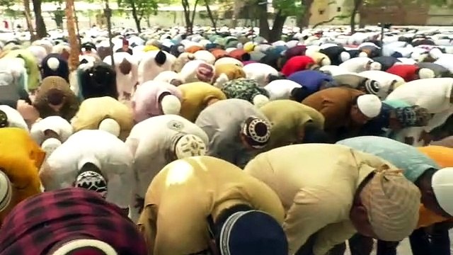 छत्तीसगढ़ में धूमधाम से मनाई जा रही ईद:रायपुर के ईदगाह पहुंचकर मुख्यमंत्री भूपेश बघेल ने दी बधाई