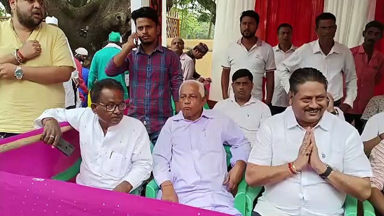 Asit Patnaik, Chairman of Odisha Pisciculture Corporation, Joins Eid-Ul-Fitr Group Prayer in Bhadrak Kuansa Idgah Grounds