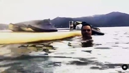 Guilherme de Padua nadando, curtindo a vida