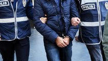 İstanbul'da 30 ayrı suçtan aranan kişi annesini uğurlamaya geldiği havalimanında yakalandı