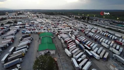 Kapıkule'de Avrupa'ya gidecek tır sürücüleri, bayramı ailelerinden uzakta geçiriyor