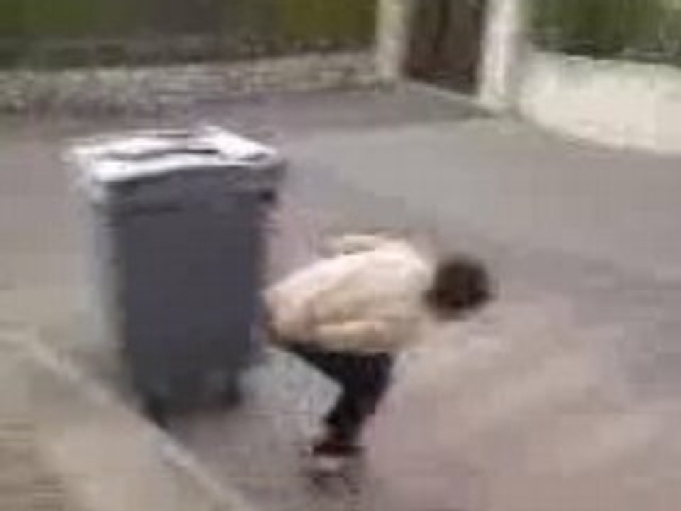 chute de poubelle
