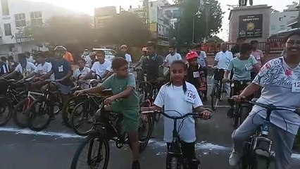 पृथ्वी दिवस : साइकिल रेस में युवाओं ने लिया हिस्सा, आमजन को किया जागरूक