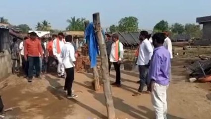 ఖానాపూర్: ఇంటింటికీ తిరిగిన మాజీ ఎంపీ.. పక్కా ఇల్లు కట్టిస్తానని హామీ..!