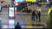 30 ayrı suçtan aranan kişi annesini uğurlamaya geldiği havalimanında yakalandı