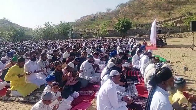 देश में अमन-चेन की दुआ, खुदा की बारगाह में झुके हजारों सर