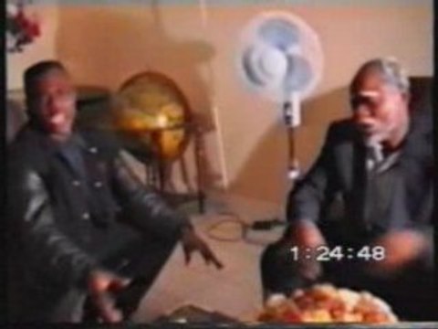 Mangobo et Koko dia Nzombo dans le Mari Menteur 10