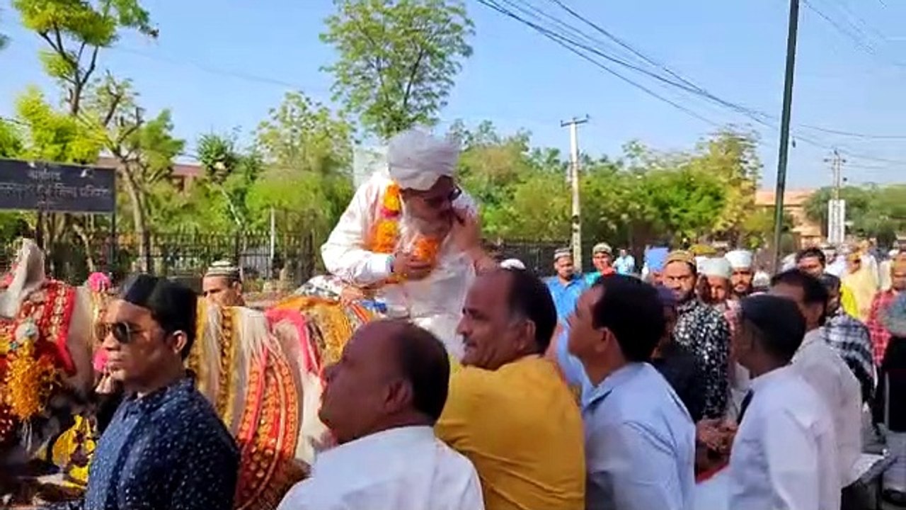 ईद-उल-पितर का निकला जूलूस, उमड़े रोजेदार