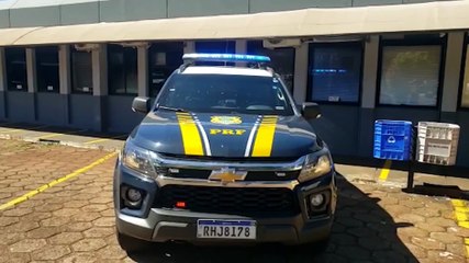 PRF apreende carro com mais de 50 mil em contrabando