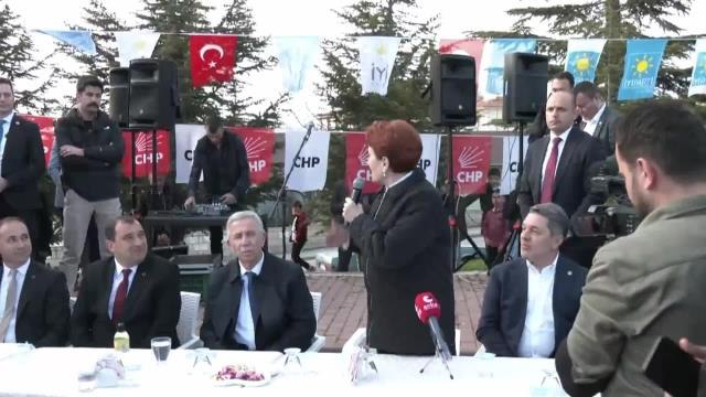 Akşener'den Erdoğan'a: Bu Sol Elde PKK Var, Recep Bey. Bu Sağ Elinde de Hizbullah Var. Terör Örgütleri ile Berabersin
