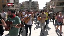 Müzisyenler deprem felaketinin 75'inci gününde Antakya sokaklarını şarkılarla inletti