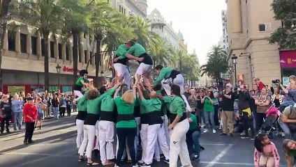 Muixeranga durant la manifestació del Vint-i-cinc d'Abril