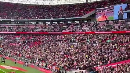 Sheffield United players applaud the crowd after their defeat to Man City on the FA Cup Semi Final.